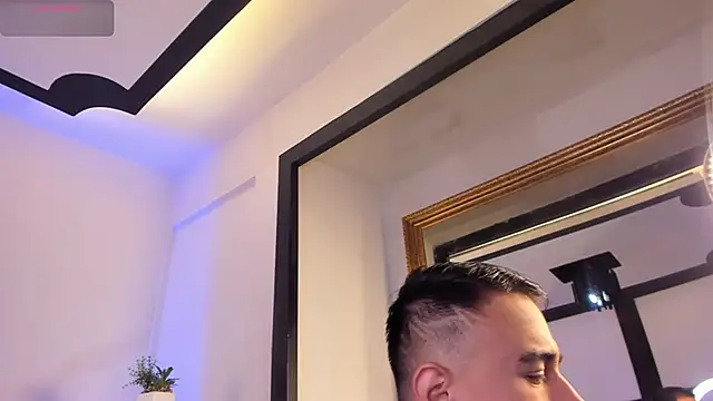 LiamDeep online show from December 4, 2025, 12:58 pm