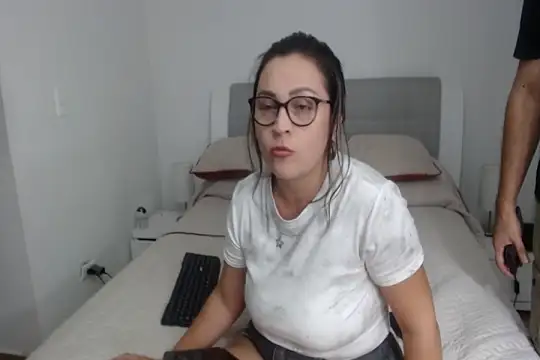 Snapshot of sophie_lopez1 chatting on May 27, 2026, 8:39 pm sophie lopez1 online show from May 27, 2026, 8:39 pm