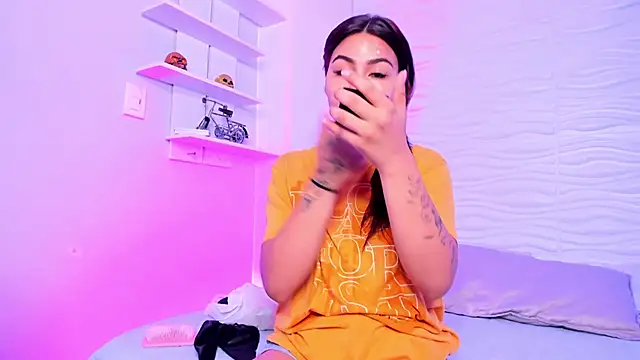 Snapshot of KimberlyLoren chatting on October 14, 2025, 9:04 pm KimberlyLoren online show from October 14, 2025, 9:04 pm