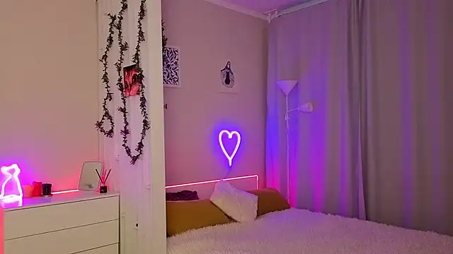 Snapshot of PurrrBerry chatting on November 8, 2025, 5:29 am PurrrBerry online show from November 8, 2025, 5:29 am