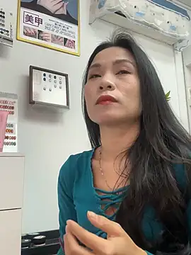 Baby-mmm online show from November 14, 2025, 4:33 am