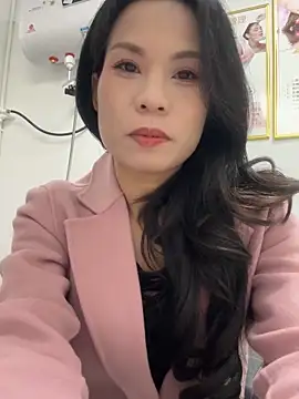 Baby-mmm online show from November 21, 2025, 4:55 am