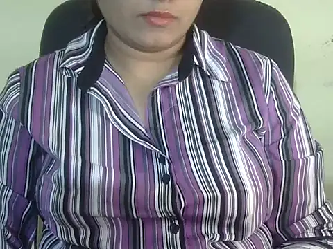 Snapshot of Aanya_Hazel chatting on November 1, 2025, 8:33 pm Aanya Hazel online show from November 1, 2025, 8:33 pm