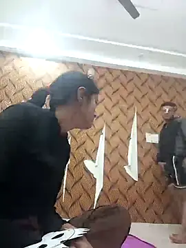 romantic couple1 online show from November 23, 2025, 1:38 am