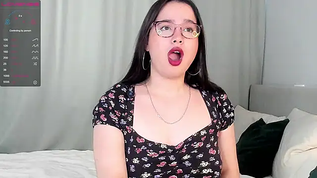 WildaBisom online show from September 28, 2025, 2:28 am