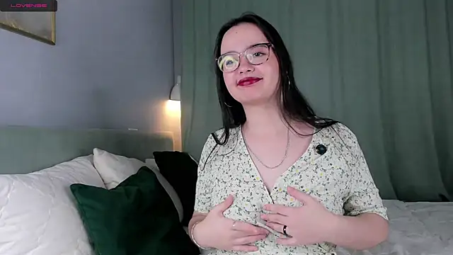 WildaBisom online show from September 29, 2025, 1:22 am