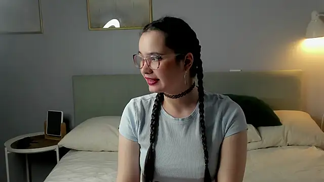 WildaBisom online show from November 1, 2025, 1:07 am