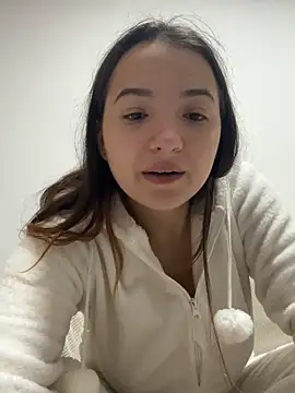 MissMay online show from October 3, 2025, 9:28 am