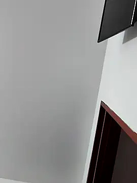 mia mancinii online show from April 28, 2026, 2:27 am