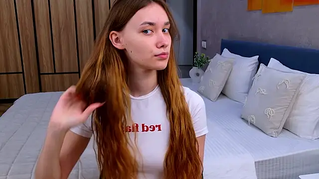 AmadaReine online show from March 28, 2026, 4:39 pm