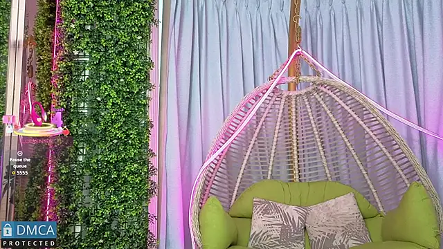 Kiara Zahiri   online show from October 4, 2025, 11:08 am