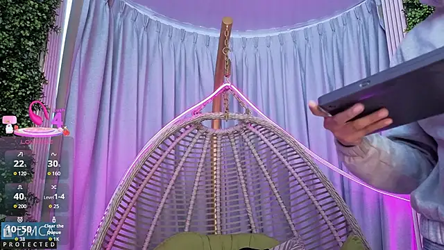 Kiara Zahiri   online show from October 10, 2025, 11:09 am