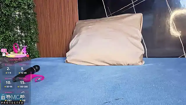 Kiara Zahiri   online show from October 21, 2025, 11:00 am