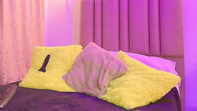 camilo nom online show from September 13, 2025, 4:23 am