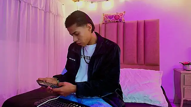 camilo nom online show from October 22, 2025, 5:08 am