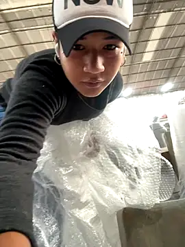 xbigpeach online show from October 7, 2025, 12:46 pm