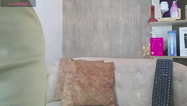 cortney tayler online show from November 13, 2025, 7:02 pm