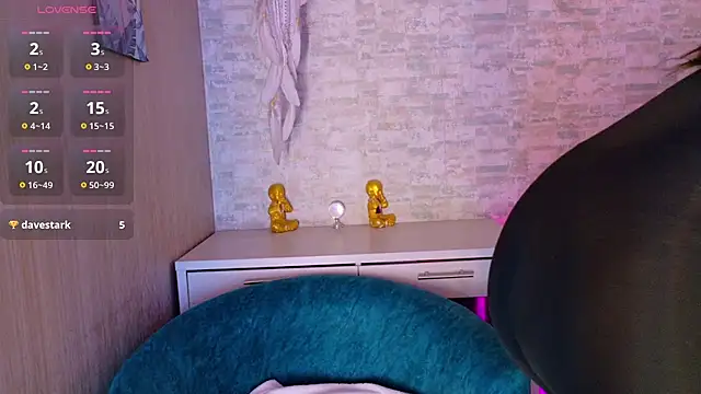 stefannyrivas online show from October 3, 2025, 7:33 pm