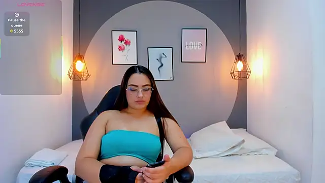 stefannyrivas online show from October 27, 2025, 8:13 pm