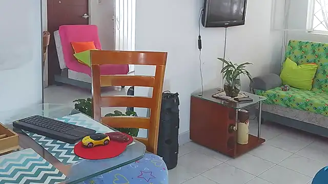 Nicolletorres2 online show from February 11, 2026, 1:49 pm