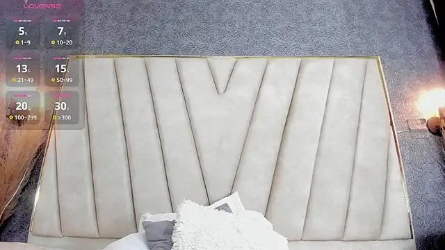 AlyssAlvarado online show from September 28, 2025, 2:39 am