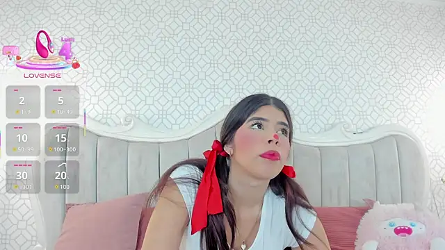 AlyssAlvarado online show from October 30, 2025, 2:07 pm