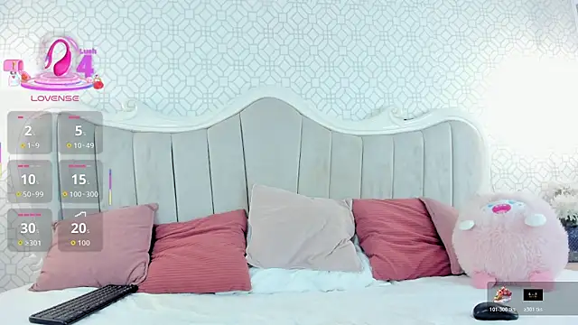 AlyssAlvarado online show from November 5, 2025, 2:06 pm