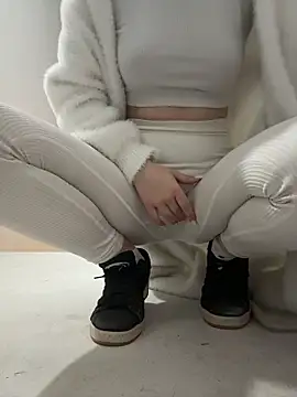 Cumonmme online show from December 1, 2025, 8:25 pm