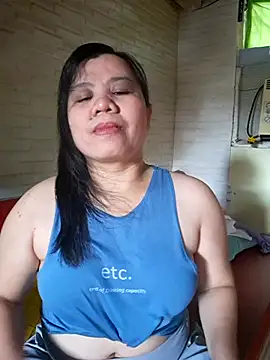 hotlyn45 online show from July 13, 2026, 3:20 am