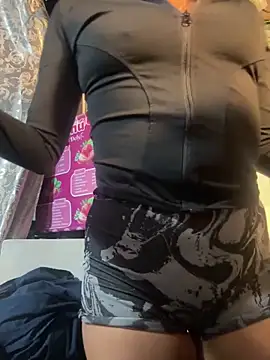 BrunetteBliss69 online show from May 8, 2026, 10:48 pm