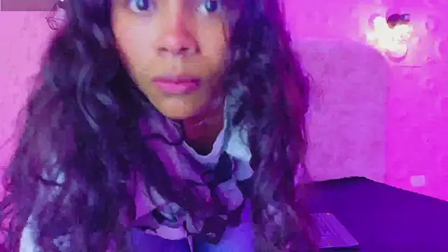 Snapshot of Kristall_06 chatting on October 9, 2025, 9:02 pm Kristall 06 online show from October 9, 2025, 9:02 pm