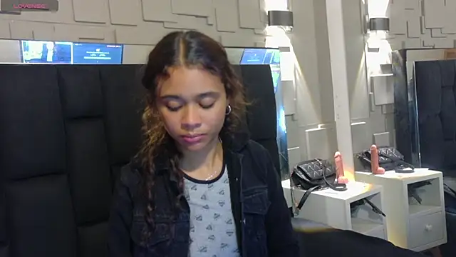 Snapshot of Kristall_06 chatting on November 12, 2025, 6:30 pm Kristall 06 online show from November 12, 2025, 6:30 pm