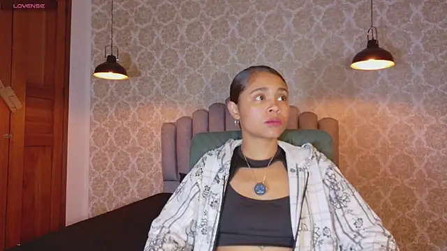 Snapshot of Kristall_06 chatting on November 15, 2025, 2:20 am Kristall 06 online show from November 15, 2025, 2:20 am