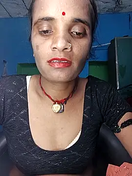 Snapshot of Hotwera chatting on October 4, 2025, 7:17 am Hotwera online show from October 4, 2025, 7:17 am