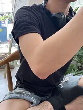 anhkiet huang online show from November 19, 2025, 3:39 am