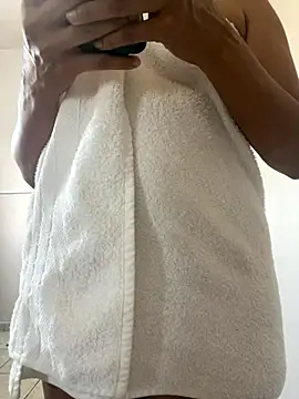 Katianesantos online show from November 6, 2025, 9:10 am