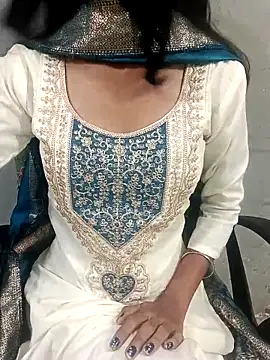 Daizy Shah online show from May 8, 2026, 11:21 pm