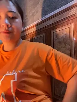 Snapshot of Lonnina chatting on November 9, 2025, 6:55 am Lonnina online show from November 9, 2025, 6:55 am