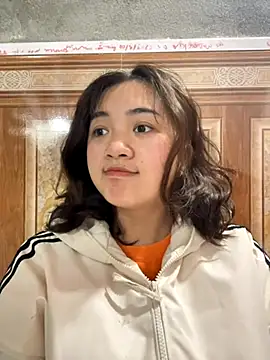 Snapshot of Lonnina chatting on November 18, 2025, 4:17 am Lonnina online show from November 18, 2025, 4:17 am