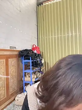 Snapshot of Lonnina chatting on December 1, 2025, 7:13 am Lonnina online show from December 1, 2025, 7:13 am