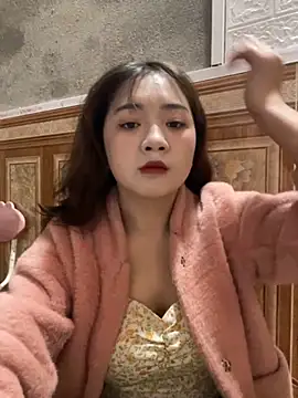 Snapshot of Lonnina chatting on December 2, 2025, 2:06 am Lonnina online show from December 2, 2025, 2:06 am