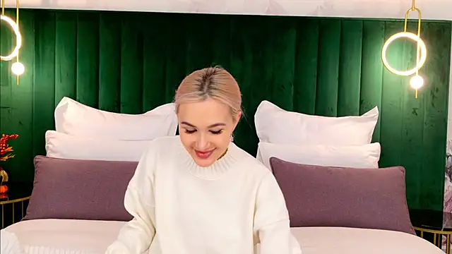 BarbieMilne online show from September 28, 2025, 3:06 pm