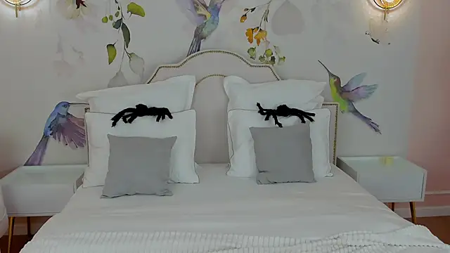 BarbieMilne online show from October 31, 2025, 3:02 pm