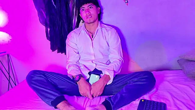 Laura and Kevin online show from October 31, 2025, 1:23 pm