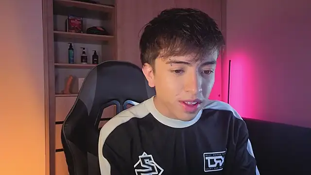 onlinenico online show from November 11, 2025, 11:05 pm