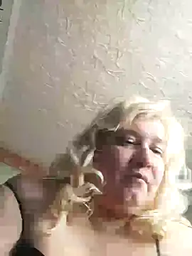 Snapshot of GlamMilena chatting on March 13, 2025, 12:02 pm GlamMilena online show from March 13, 2025, 12:02 pm