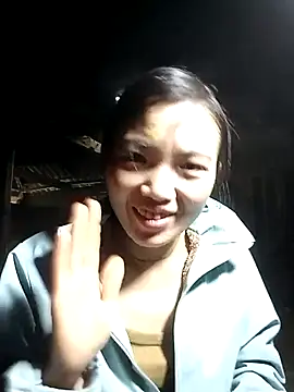 ngan-cute online show from November 3, 2025, 1:40 am