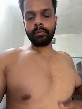 Vineeth3906 online show from June 15, 2026, 7:43 am