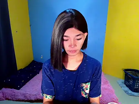 Petite HugeCock online show from April 4, 2026, 10:57 am