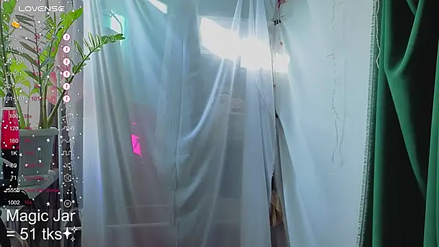 HoneyLem0n online show from October 6, 2025, 5:05 am